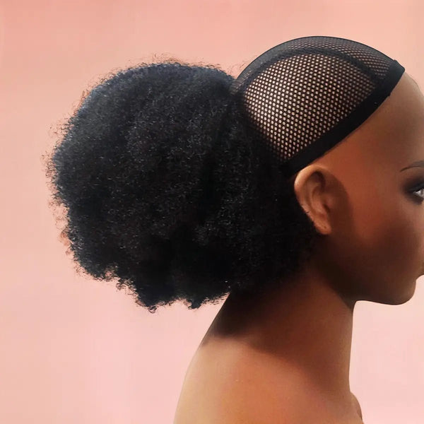 Postiche queue de cheval afro Sérah – extension cheveux crépus 4B-4C, élastique sécurisé, look naturel et élégant.