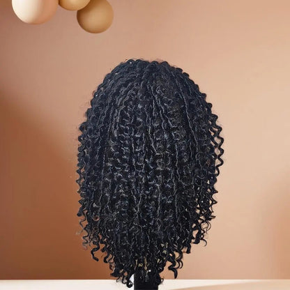 Postiche bouclée Khéren en fibre synthétique.