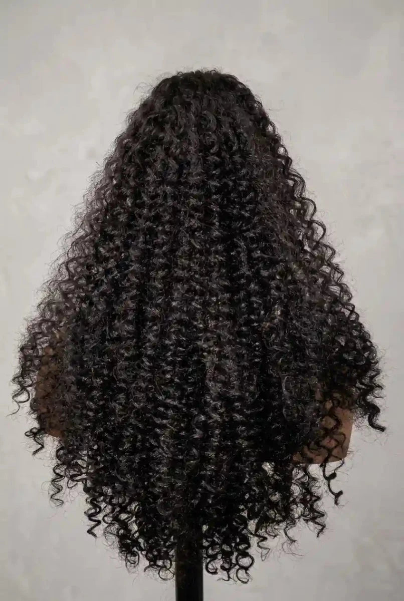 Postiche queue de cheval pour cheveux crépus/frisés noirs, rendu naturel pour fiche produit e-commerce