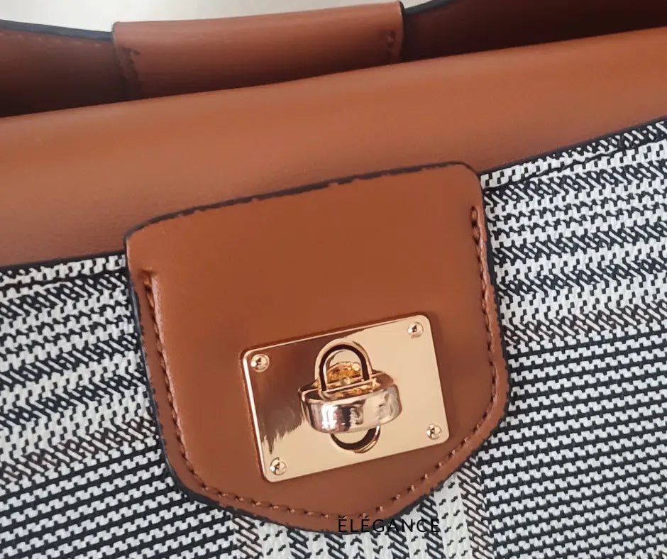 Sac à main compact motif vichy.