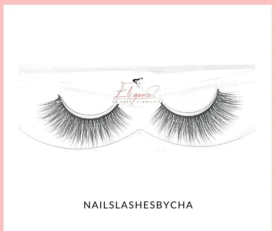 Faux cils naturel 3D pour effet foxy eyes, légers et réutilisables, à coller facilement. Idéal pour un maquillage élégant avec un regard allongé et naturel.